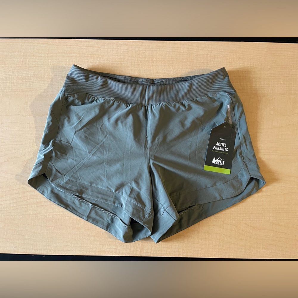 Women’s REI Co-op Active Pursuits Shorts, size medium